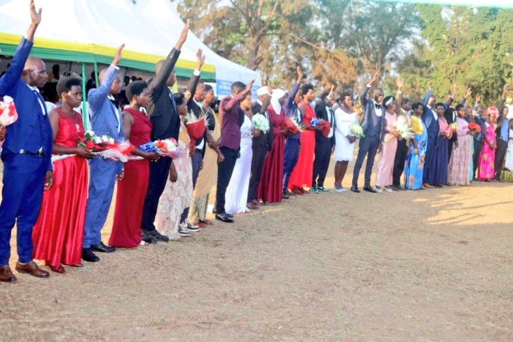 Nyaruguru: Barasaba abayobozi kwirinda gusezeranya abantu huti huti