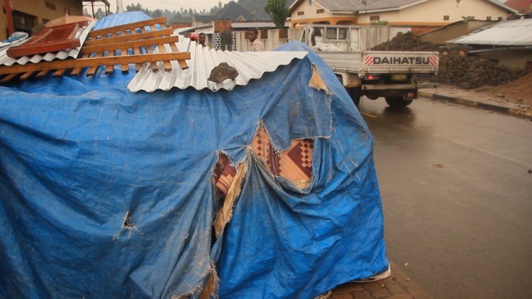 Musanze: Umuryango w’abantu 8 wararaga mu ihema washakiwe aho kuba