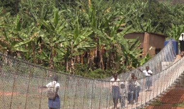 Kicukiro: Barishimira ko bubakiwe ikiraro kigezweho ariko hari abangirijwe imyaka batishyuwe