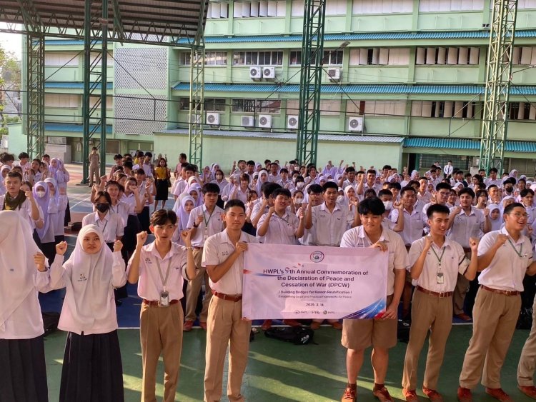Thailand Students Express Hope for Peace