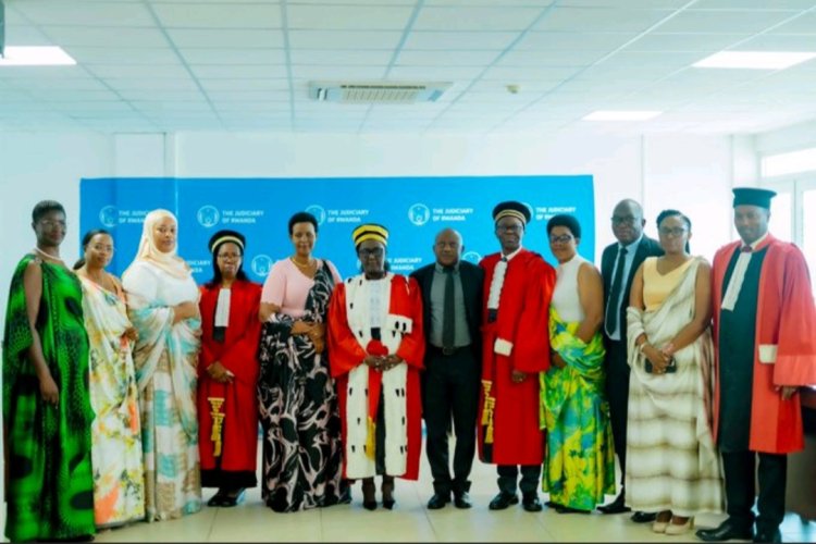 " Ntimuzatatire icyo gihango: impanuro zahawe abakomiseri ba komisiyo y'igihugu y'amatora