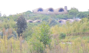 Musanze: Umuryango wimuwe hafi ya Bisate Lodge ngo utaribwa n'inyamaswa ugiye kuhasubira