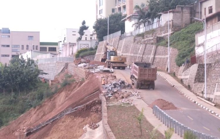 Gitega: Barasaba ko ibikorwa byo gusanirwa umuhanda waridutse byakihutishwa