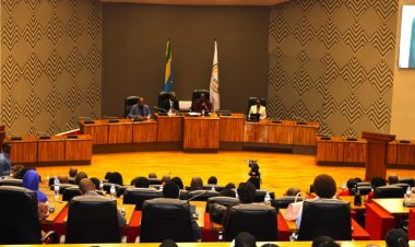 Abakozi b'Inkiko bagaragarije Perezida w'Urukiko rw'Ikirenga ibibazo bibugarije