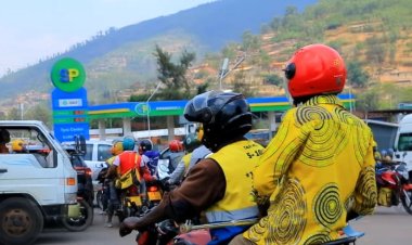 Kigali: Abatega moto babangamiwe n'abamotari burije ibiciro by'ingendo kubera izamuka rya lisansi