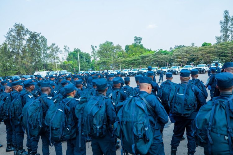 Abapolisi 240 bahawe impanuro mbere yo kujya mu butumwa  bw'amahoro