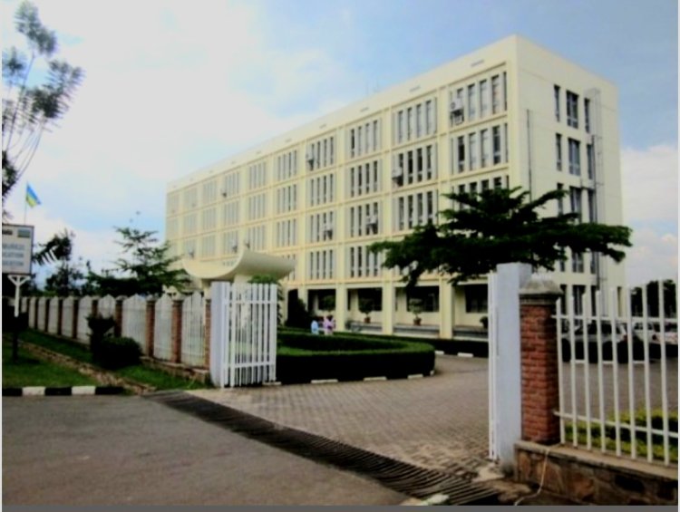 Minisiteri y’Uburezi yashyize umucyo  ku musanzu w’ababyeyi mu mashuri