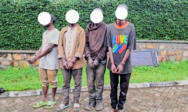 Amwe mu mabandi yitwaje intwaro gakondo agatera akabari yatawe muri yombi