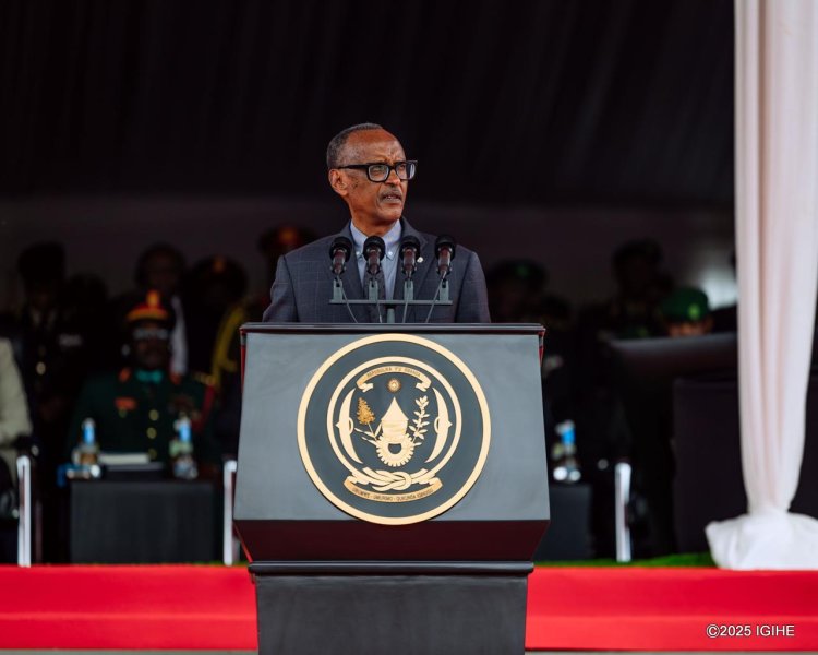 Perezida Paul Kagame yatanze ipeti rya Sous-Lieutenant kuri ba Ofisiye bashya binjiye muri RDF