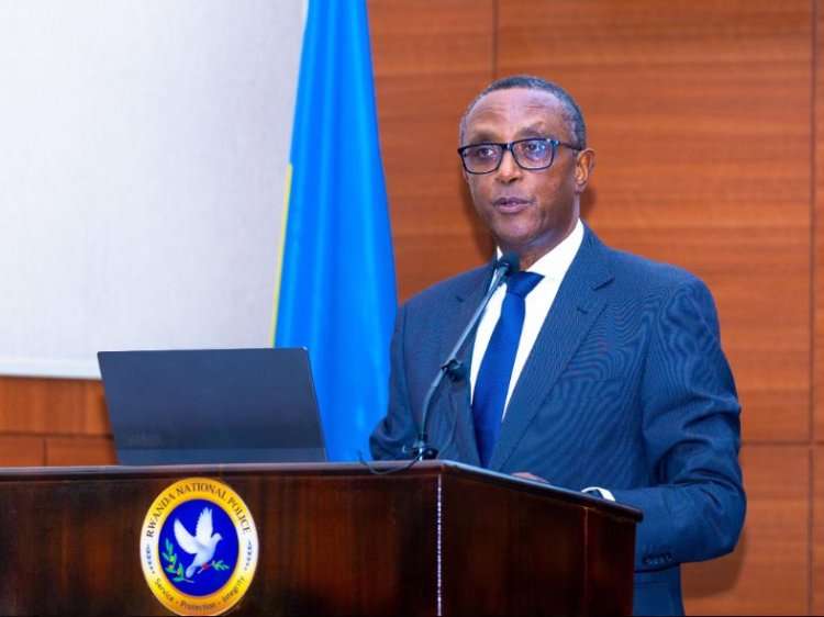 Minisitiri Dr Biruta yasabye Abapolisi gukomeza kurangwa n’imikorere ya kinyamwuga