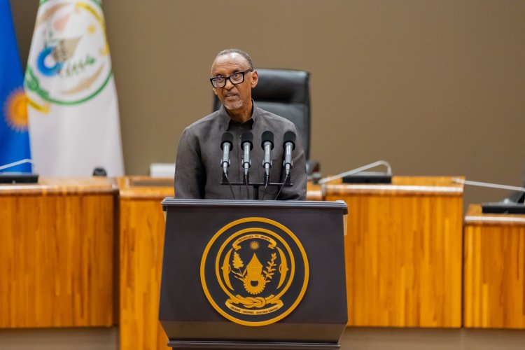 Amwe mu mafoto yaranze umuhango wo kwakira indahiro z'abayobozi bashya baherutse gushyirwa mu myanya