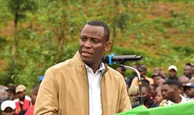 Nyabihu: Minisitiri Habimana yasabye abaturage kutemera guhabwa serivisi mbi