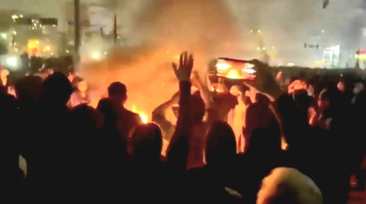 Iran ikomeje kuba mu mwijima w’itumanaho, mugihe abarenga 580 bamaze kugwa mu myigaragambyo