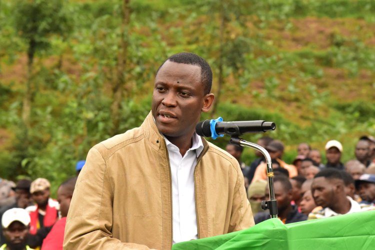 Nyabihu: Minisitiri Habimana yasabye abaturage kutemera guhabwa serivisi mbi