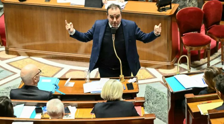 Ubufaransa: Guverinoma yarokotse icyifuzo cyo kuyihirika, hemezwa ingengo y’imari ya 2026