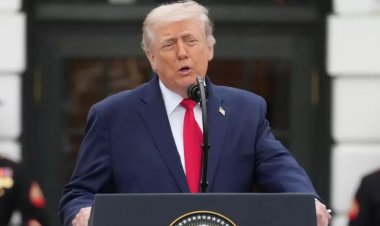 Perezida Trump yasabye ko hafatwa ingamba zo gukomeza gufunga ibyambu bya Iran mu muhora wa Hormuz