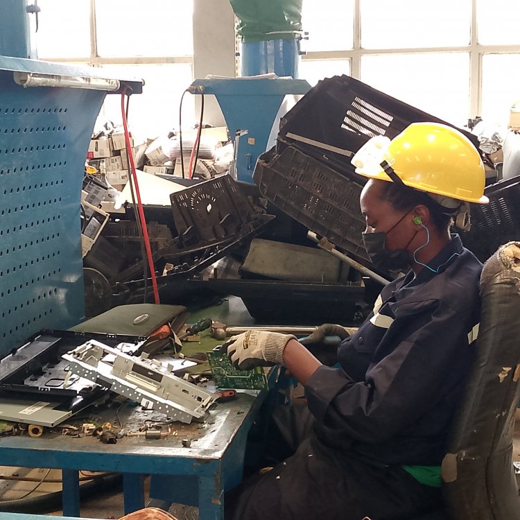 REMA yaburiye Abanyarwanda ku myanda y’ikoranabuhanga ishobora kubahindukira uburozi